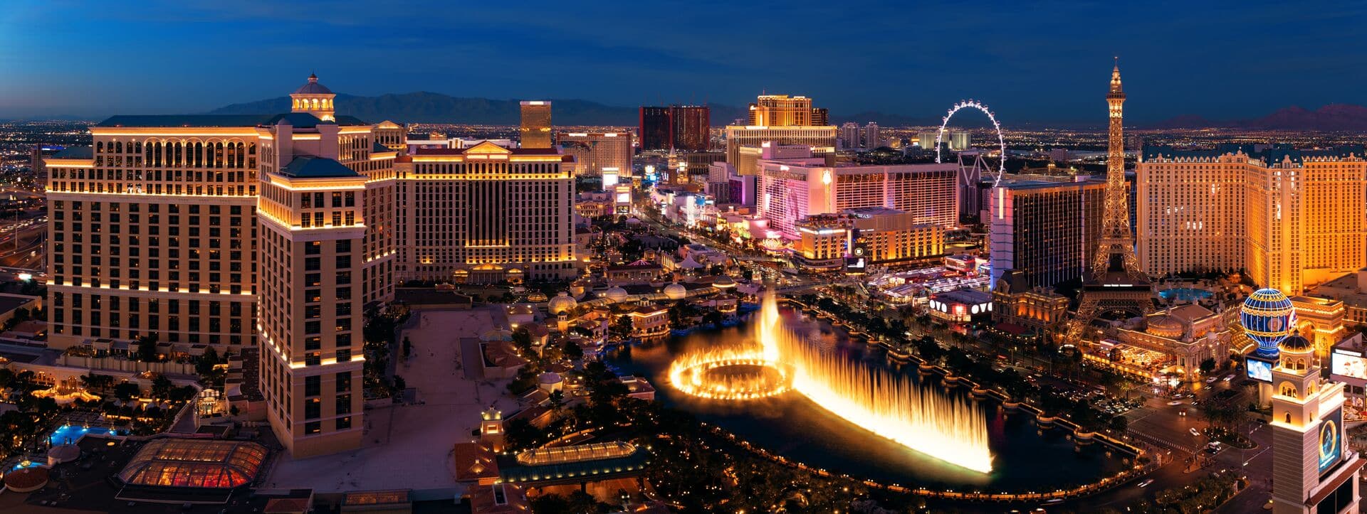 Blick auf Las Vegas Strip bei Nacht - Casino-Hotels